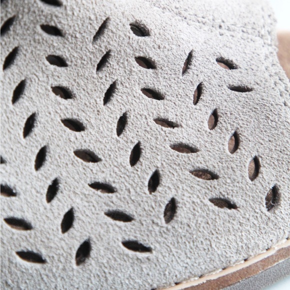 Toms Tan Suede Ankle Bootie Heels - Picture 4 of 9